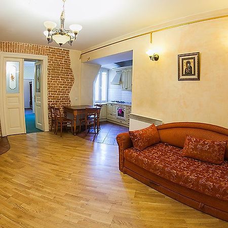 Historic Apartment Near Rynor Square Lvov Exteriér fotografie